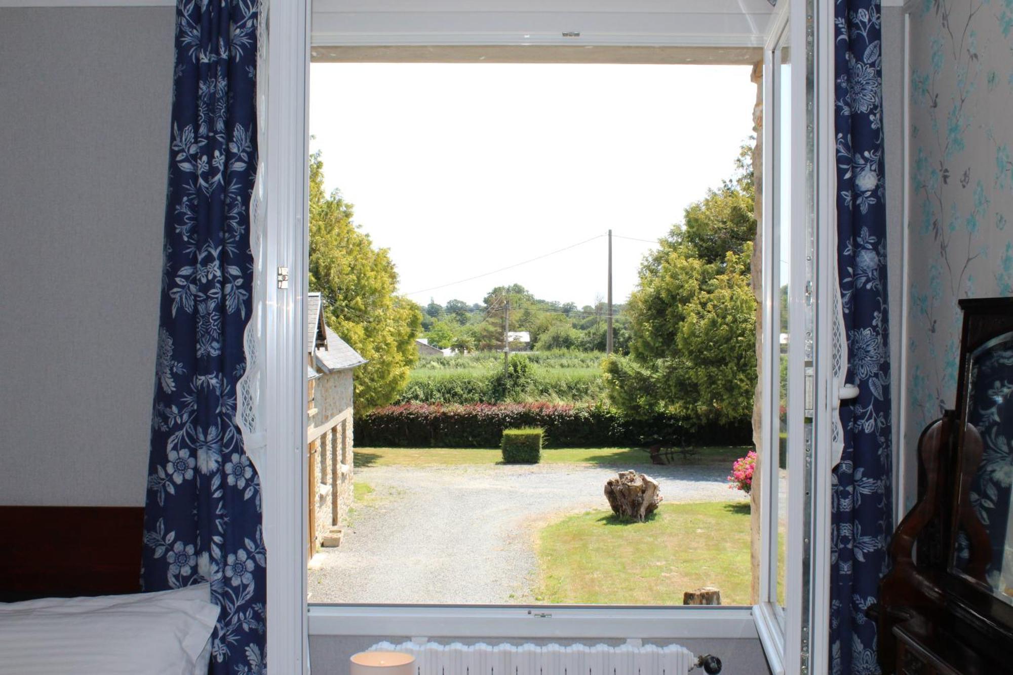 Le Clos Castel Bed and Breakfast Raids Esterno foto