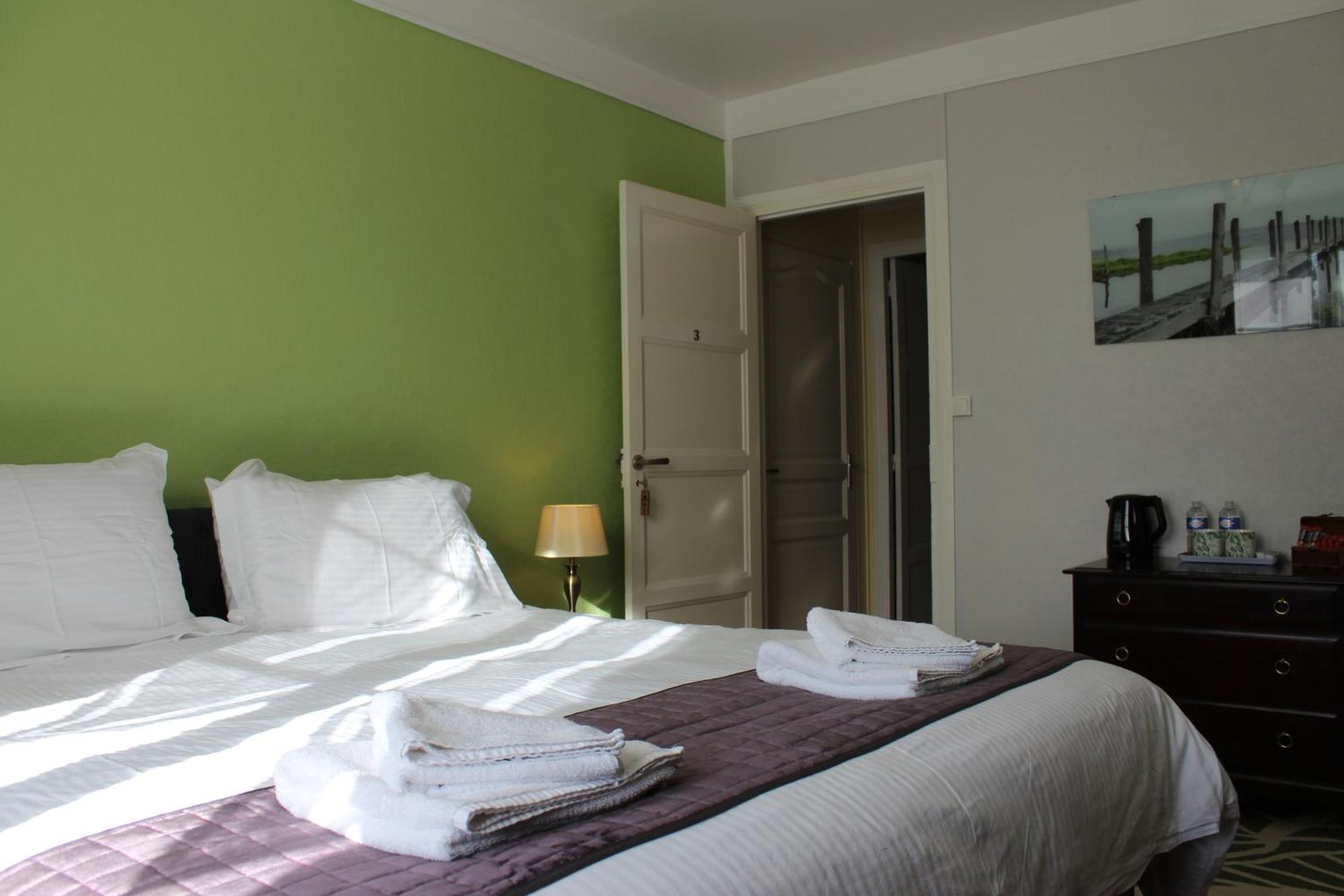 Le Clos Castel Raids Esterno foto